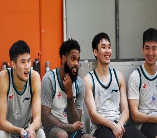 鲁媒：山东男篮新赛季CBA目标前八，将大力锻炼年轻队员