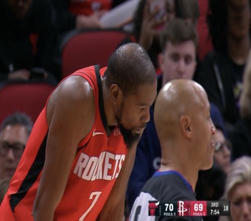 太难了！火箭险胜止3连败，决胜8分：令争议悍将，1战完成救赎！