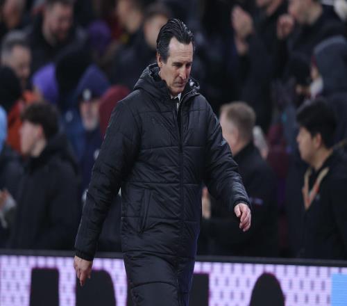 埃梅里采访被称“史上最诡异之一”！答非所问直接离场看呆解说