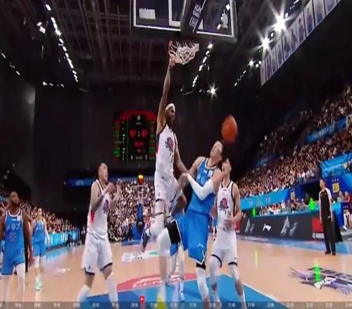 被隔扣+绝杀！男篮一哥打出最差一季，球迷：广东甩掉他太正确