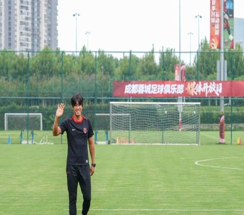 徐正源不再担任成都蓉城主教练，打造中超劲旅，曾“炮轰”俱乐部