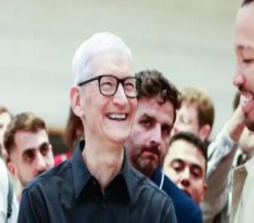 苹果CEO库克2025年薪酬曝光：超5亿！大部分来自股票奖励