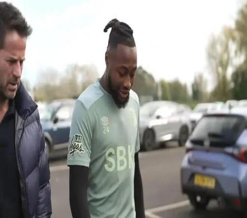 英超最强边锋诞生！11场造9球被三大豪门疯抢，3年身价暴涨4500万