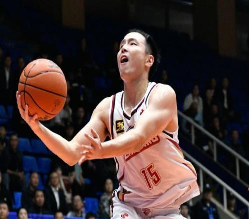 3年1800万！浙江男篮官宣：王奕博注册问题圆满解决顶薪转会青岛