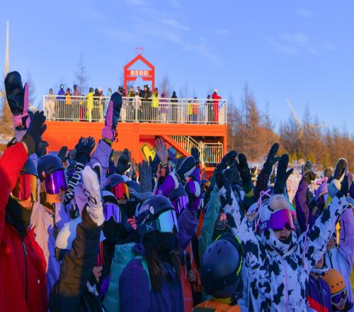 冰雪赛道，为塞北山城高质量发展打开想象空间新京报评论