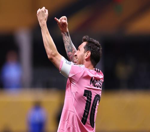 C罗是你的最强队友吗皇马旧将：不是！梅西才是！