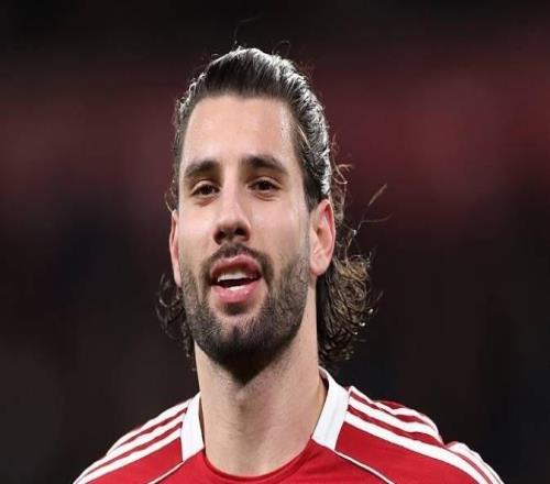 罗伯逊谈索博失误：我们现在能开玩笑，但这样丢球不可接受