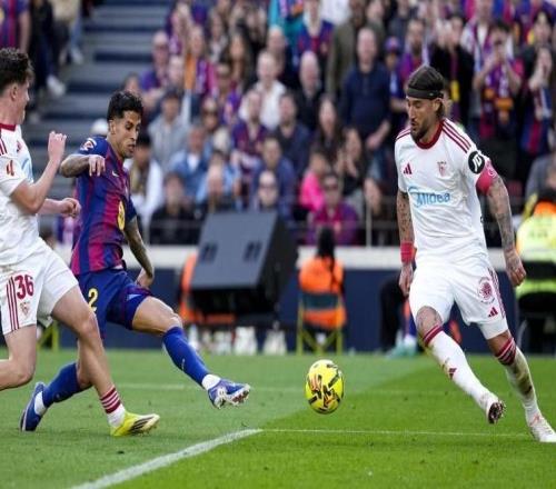 世体：弗里克喜欢把坎塞洛放在左边路，他与拉菲尼亚配合默契