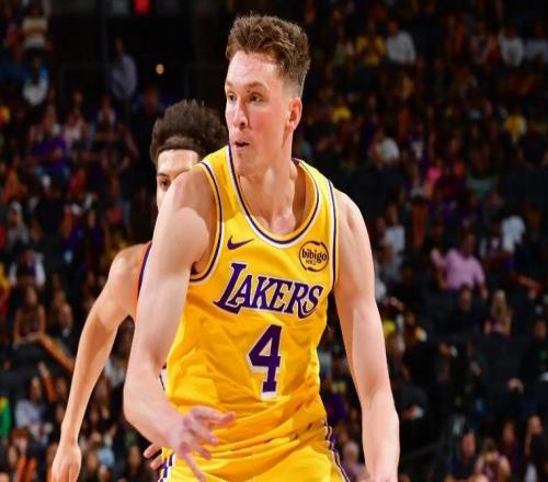 4场季前赛只打了1场好球，湖人侧翼新星的情况实在是令人担心