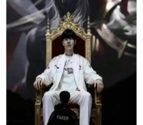 TheShy坐王座Faker拜见LPL网友恶搞图引发韩网热议：BLG粉丝做的