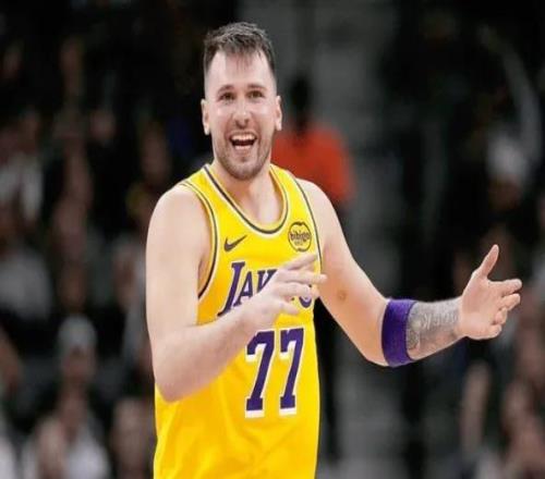 湖人惜败雄鹿！詹姆斯尽力，众配角发挥，东契奇+艾顿攻守全垮！