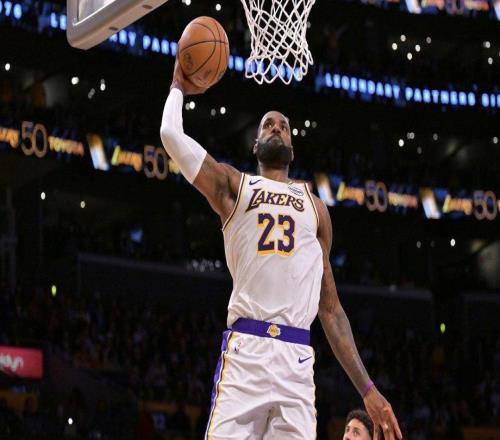 领袖风范，湖人队詹姆斯谈湖人现状：我不想让人们只关注我和卢卡