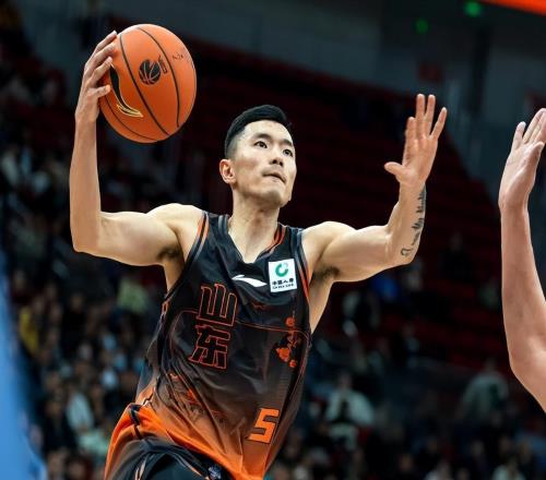 山东男篮战胜新疆，主场两连胜，克里斯独砍36分，鲍威尔依然低迷