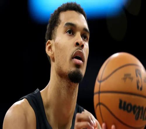 5年3.03亿！文班亚马面临续约，能否达成指定新秀条款