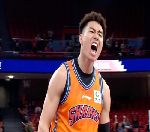 半场70分！上海男篮主场15连胜！