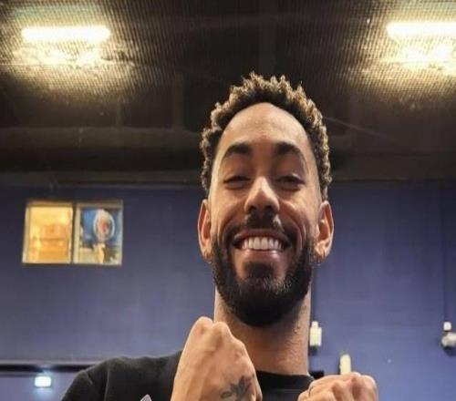 努力恢复！库尼亚晒健身房训练的照片
