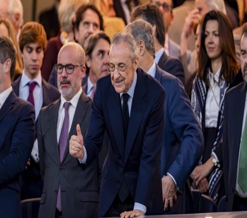 TA：消息人士称老佛爷一直把自己当总监，从未真正重视主教练