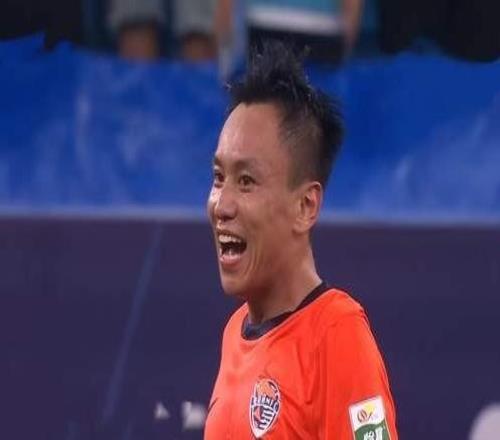 海牛核心被挖角，5名外援1个不剩，没了李霄鹏，难从泰山队获支援