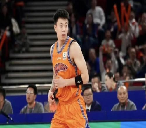 77号的跨洋共鸣！张镇麟为湖人球员东契奇全明星拉票