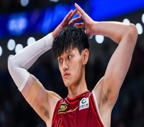 北京男篮伤病情况：曾凡博膝伤近期不复出雷蒙膝盖脚踝都有伤
