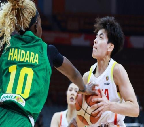 女篮队长首秀！杨舒予14+5+7扮攻传核心7助攻全场最高