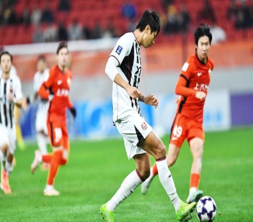 从被屠杀到欢庆，夺冠的光环能掩盖失利的羞耻球迷：装都不装了