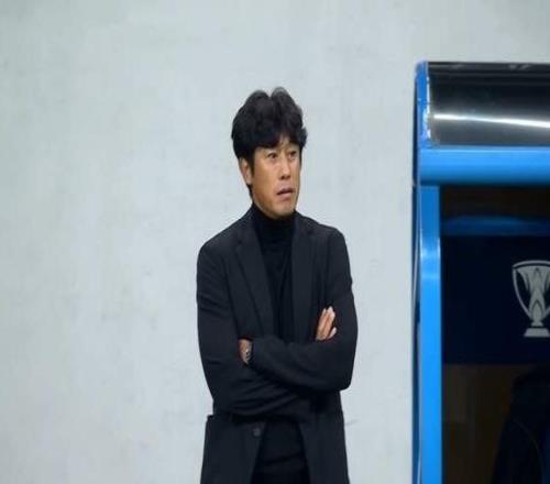 成都下决心换帅国安选帅盯上徐正源接着玩三后卫比塞蒂恩务实