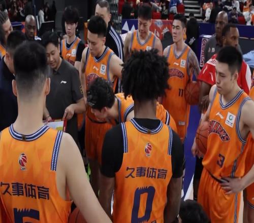 仅7分！CBA头号鱼腩诞生：首节8失误8犯规+落后25分，逃不掉7连败
