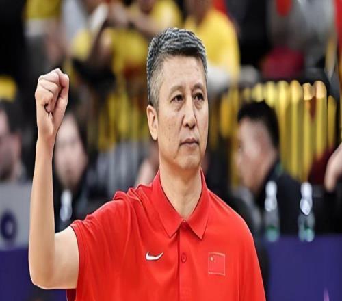 24分钟，砍25分10板！2米14中锋打出顶级水平球迷：快召进男篮