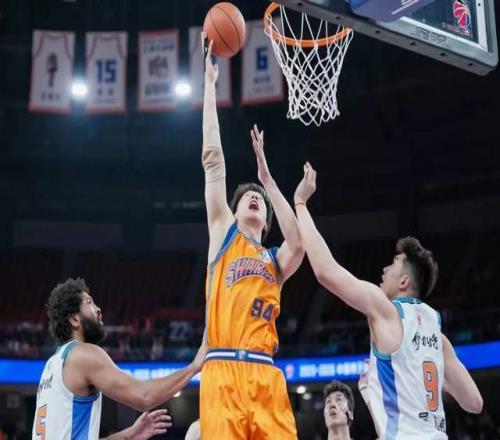 CBA第16轮，上海男篮8070战胜新疆队