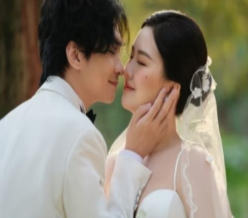 粉丝热议小明剑魔晒出结婚照：那她爱的是你，还是你的米呢