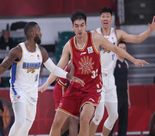 CBA战况：广东4连胜登上榜首，北京双雄皆获胜，山西3连败