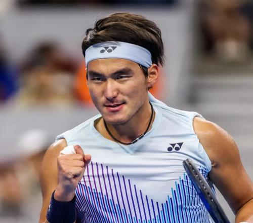 回望中巡赛首日战况，种子选手大多完胜，杨一迪落败成唯一冷门