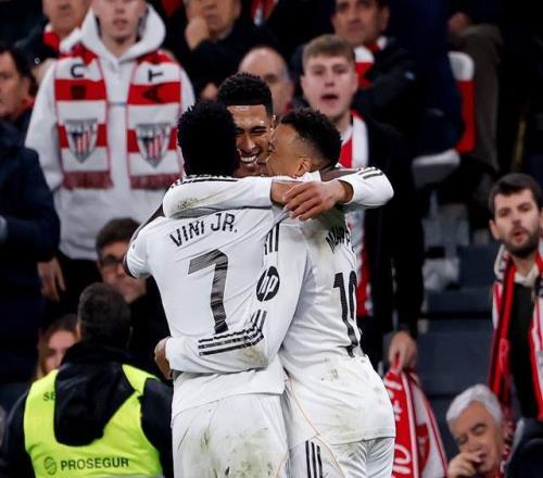 自救成功！阿隆索3次振臂欢呼：2处变招皇马活了创12年纪录