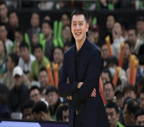 杨鸣盛赞广东独一档！杜锋巧妙回应：杨导是CBA+全运冠军教练