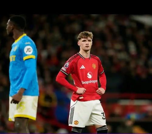 齐尔克泽1球1助攻，曼联11战平狼队，中场彻底失控，结果很合理