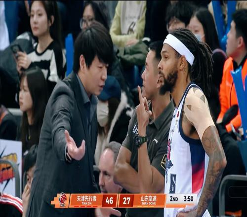 爆冷！裁判多次争议，山东男篮输得窝火，邱彪为何难解1大顽疾