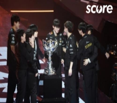 LOL博主看完S15后感慨：希望各位在这个舞台找到能打动自己的东西