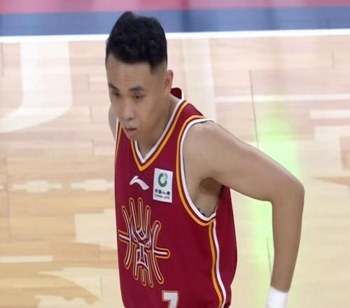 CBA爆冷！广州送山西四连败，新外援首秀12+4，徐昕11分10板6帽