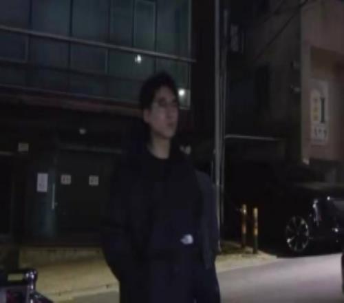 壳式幽默Sky开车Oner副驾Faker建议一个人直接坐到车顶