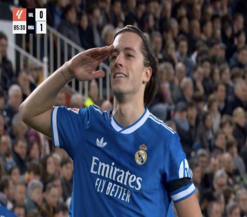 赫伊森卡雷拉斯，自22年以来首次有皇马后卫在客场连线进球