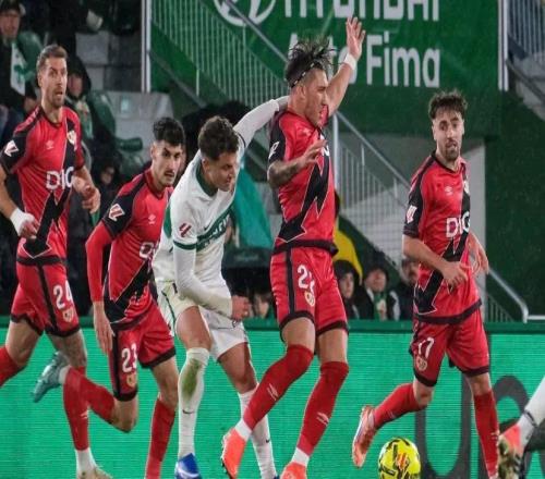 埃尔切中场小雷东多骂对手“你妈是妓女”，被红牌罚下