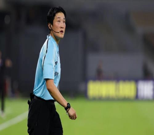 申花、海港决战之时，一位上海姑娘书写中超新历史