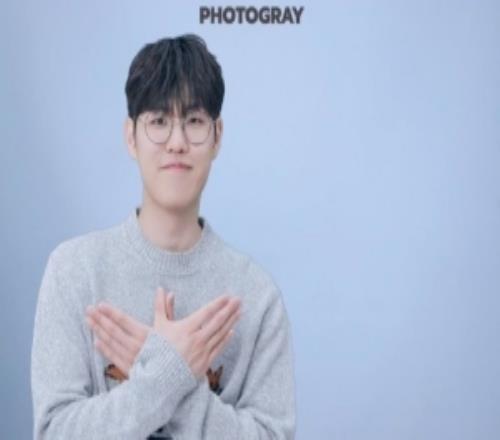 T1打野Oner分享照片：人生四格连拍