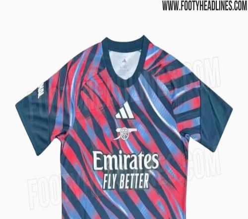 阿森纳2627赛季赛前热身服曝光：炫目红蓝条纹居中加农炮