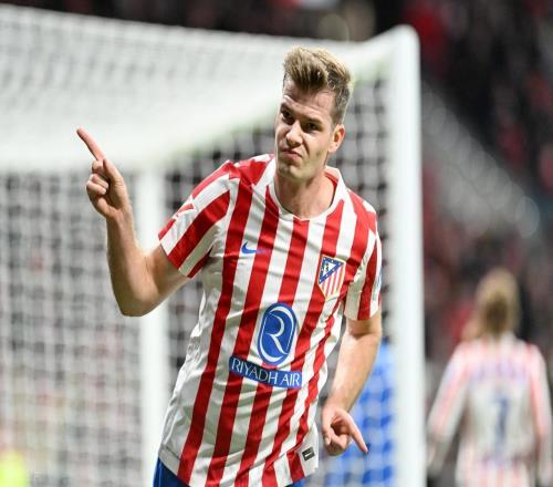 西甲最新积分战报巴萨逆转弱旅超皇马登顶马竞6连胜冲进前3