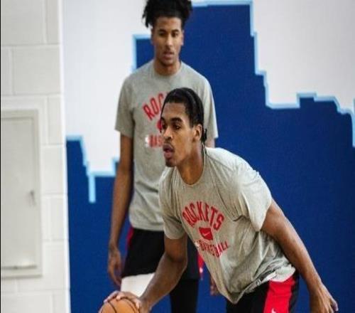 狂轰49+8+6+6抢断！火箭旧将爆发，2场得分超40，斯通底薪可签他