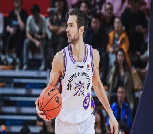 官方：北控取消外援托马斯基兹林克的注册赛季场均仅4.3分