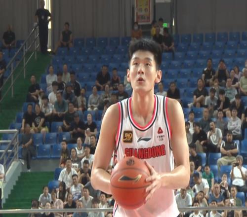 正式上位！男篮顶级内线被杜锋重用，刚出道就成广东队第三当家！
