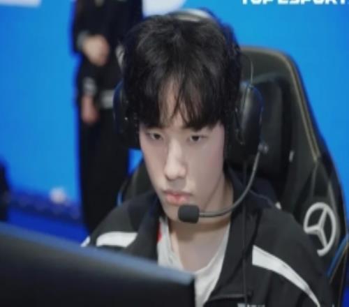 完成突破，Hang职业生涯首次晋级全球总决赛四强